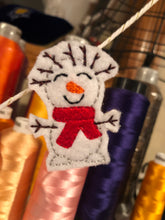 Load image into Gallery viewer, Snow Friends Mini Garland
